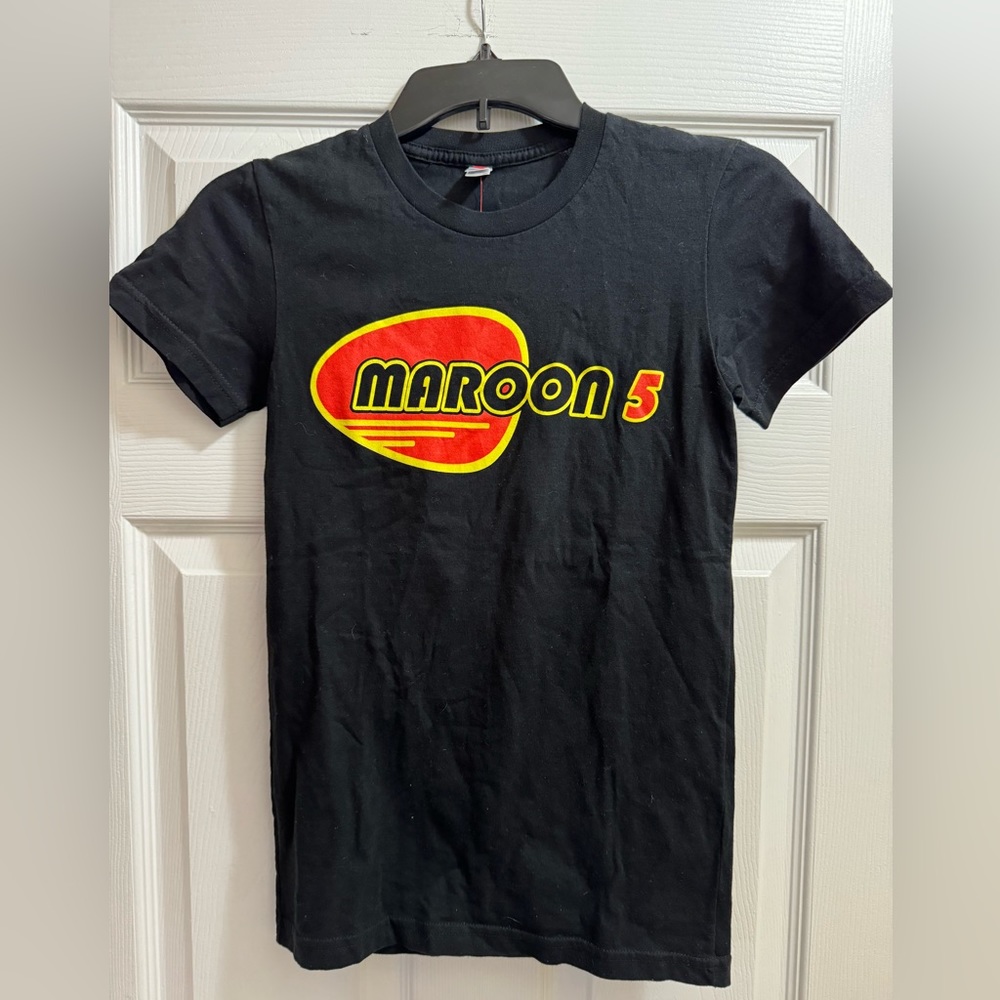 Vintage Maroon 5 Tour 2018 Concert T-Shirt (Size Small)